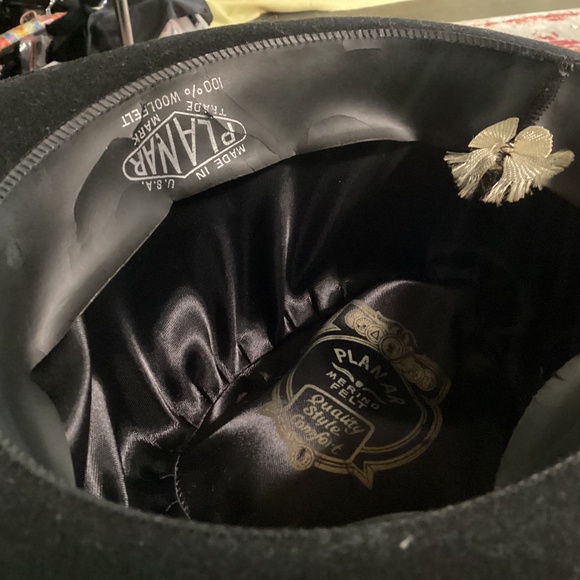 Vintage ladies, black hat with velvet rimming hat pin made by PLANAR Marano WOOL - Picture 3 of 7